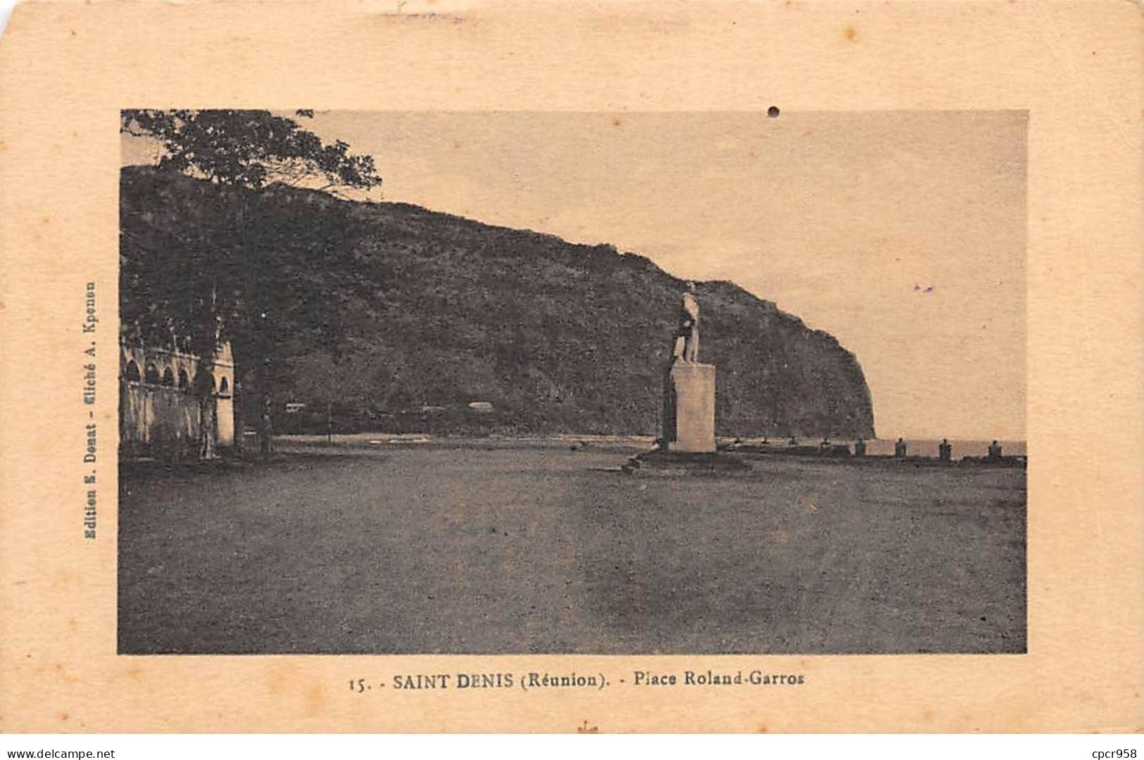 La Réunion - N°89637 - SAINT-DENIS - Place Roland Garros - Carte Perforée Vendue En L'état - Saint Denis