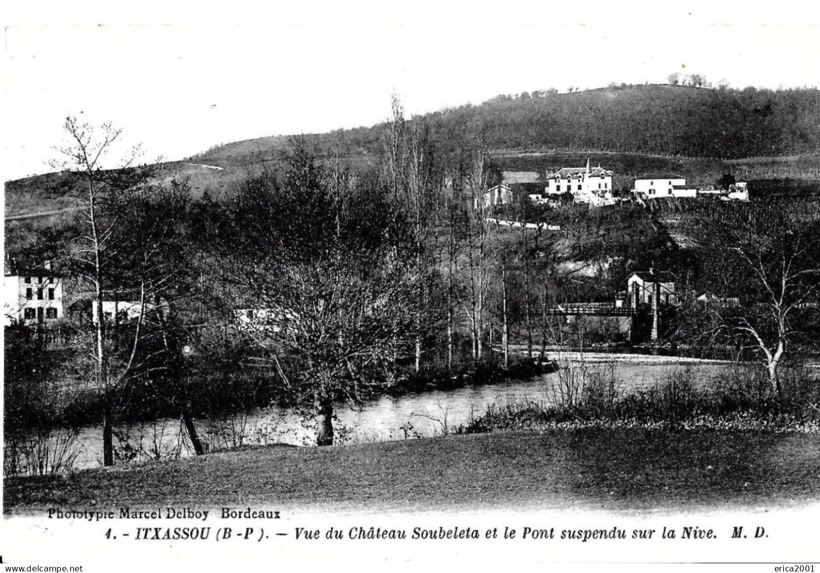 Itxassou. Vue Du Chateau Soubeleta Et Le Pont Suspendu Sur La Nive. - Itxassou