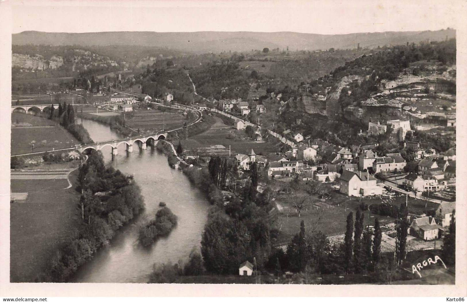 Les Eyzies * Vue Générale Sur La Commune * Pont Ligne Chemin De Fer - Les Eyzies