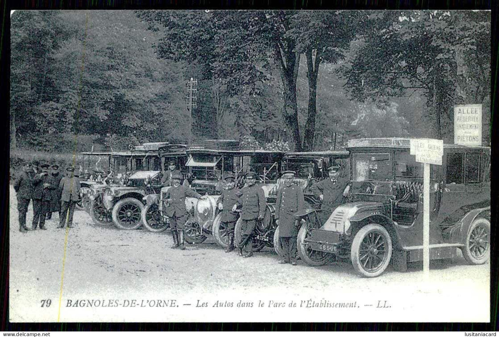 FRANCE - BAGNOLES-DE-L'ORNE- Les Autos Dans Le Parc De L'Établissement. ( Ed. LL. Nº 79) Carte Postale - Taxis & Droschken