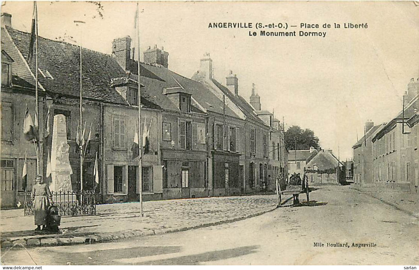 91 ♥ ANGERVILLE ♥ Place De La Liberté , Le Monument Dormoy , *  464 29 - Angerville