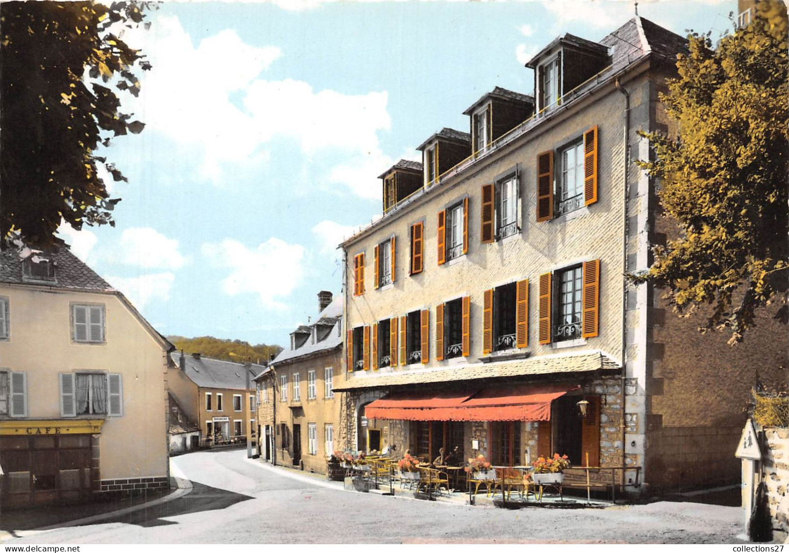 LOT DE 50 000 CARTES POSTALES - CPM-CPSM- FRANCE UNIQUEMENT - VILLE -VILLAGE  - VOIR  QUELQUES EXEMPLES