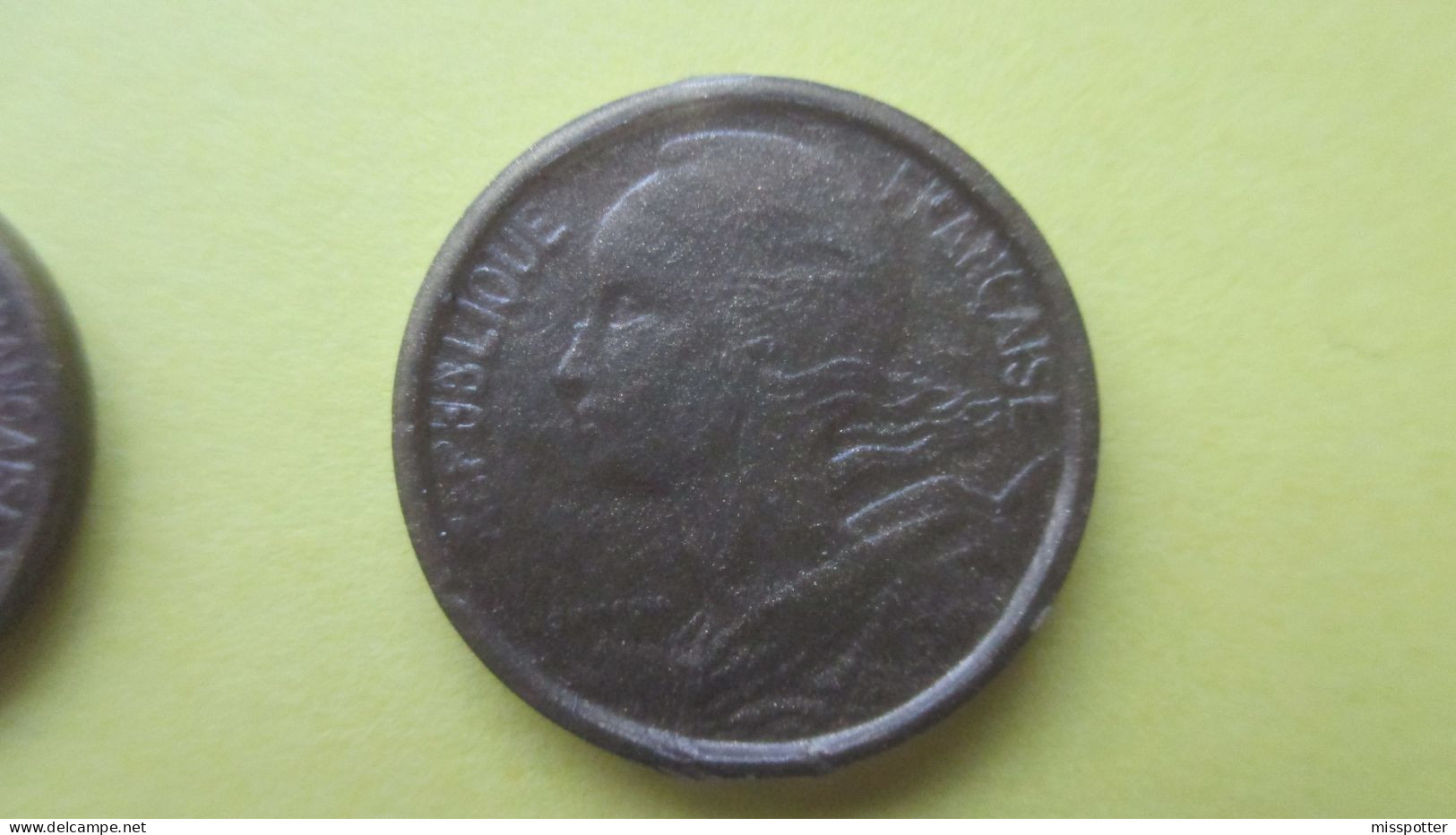Lot de 11 pièces de monnaie factices plastique, Francs et Centimes, différentes