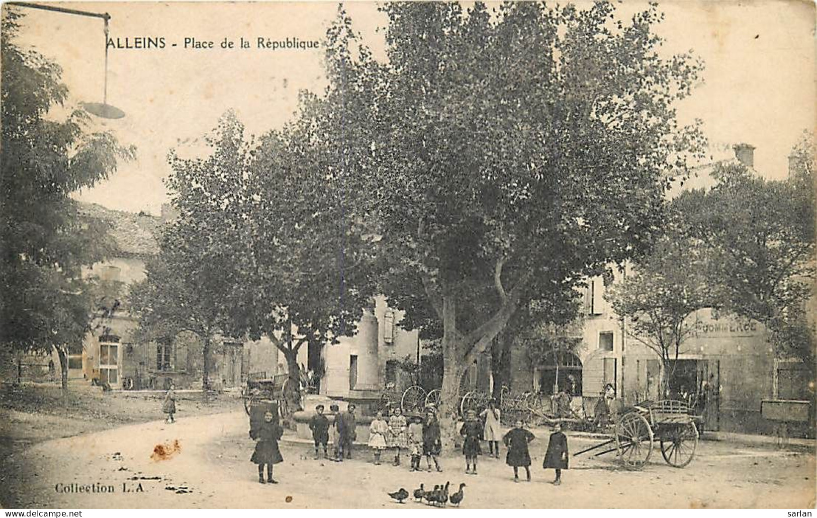 13 , ALLEINS , Place De La Republique , * 492 17 - Alleins