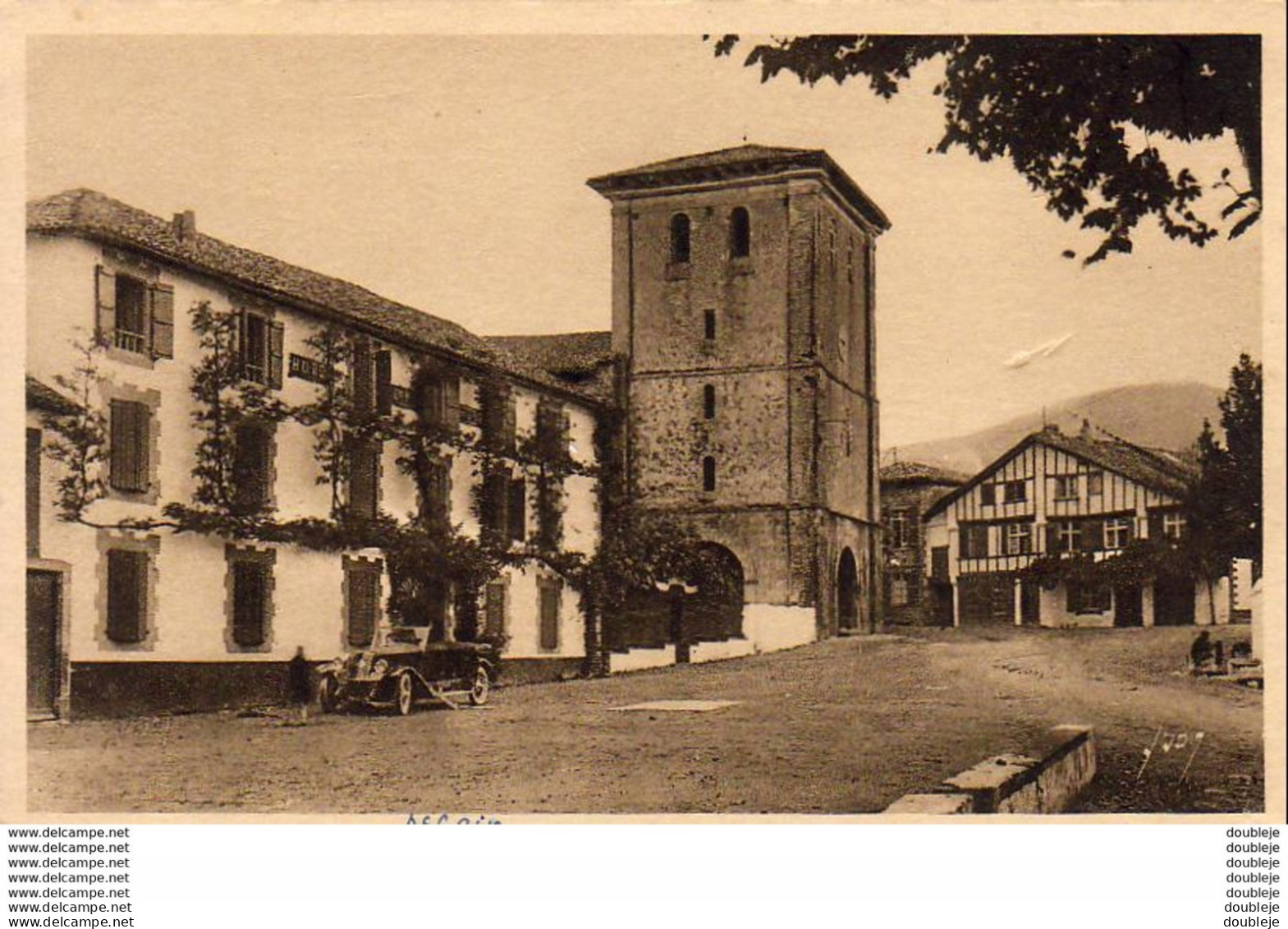 D64  ASCAIN  L' Eglise Et L' Hôtel De La Rhune  ..... - Ascain