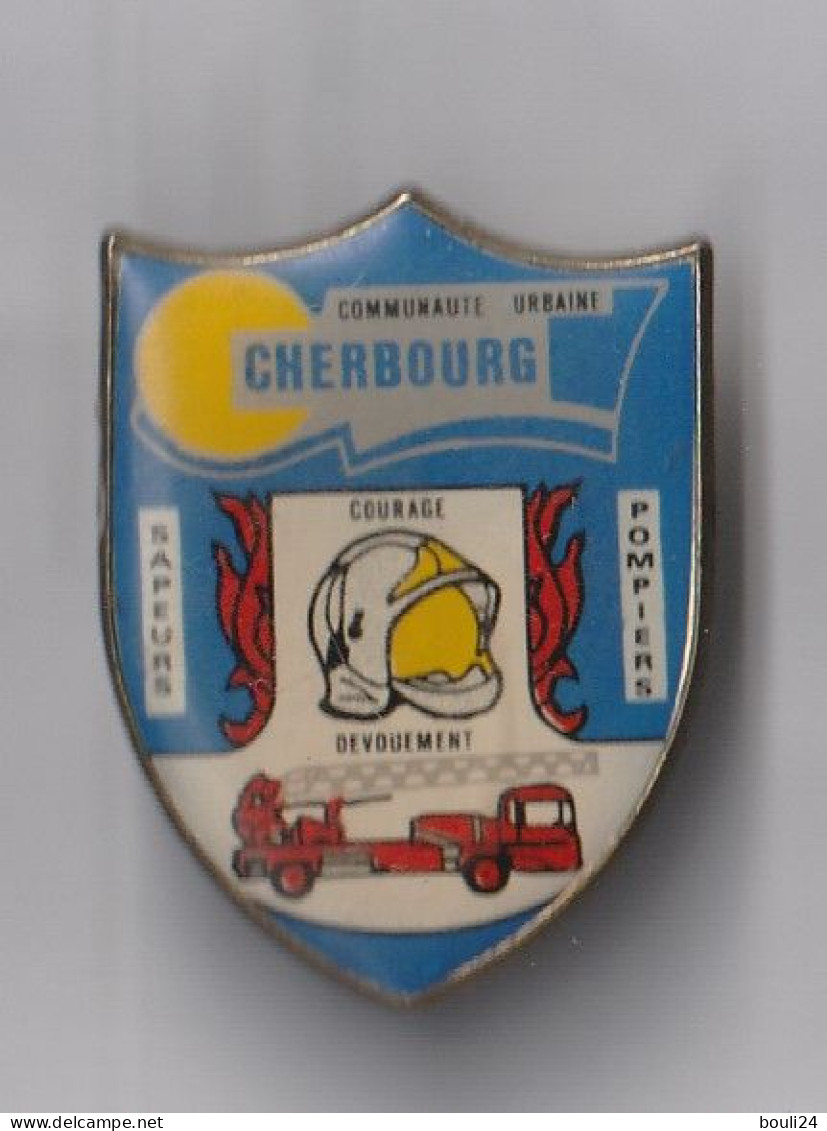 PIN'S THEME POMPIERS  DE CHERBOURG  DANS LA MANCHE - Pompiers