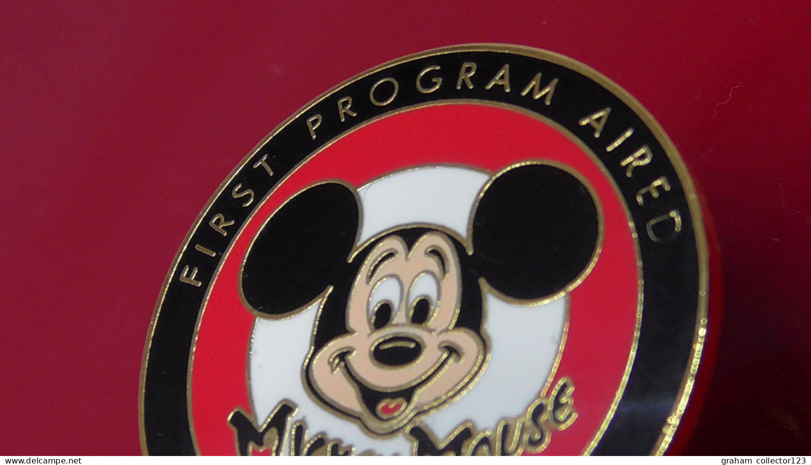 Modern Enamel And Metal Badge Disney Countdown To The Millennium Mickey Mouse Club Character 1999 1st Program Aired - Disney