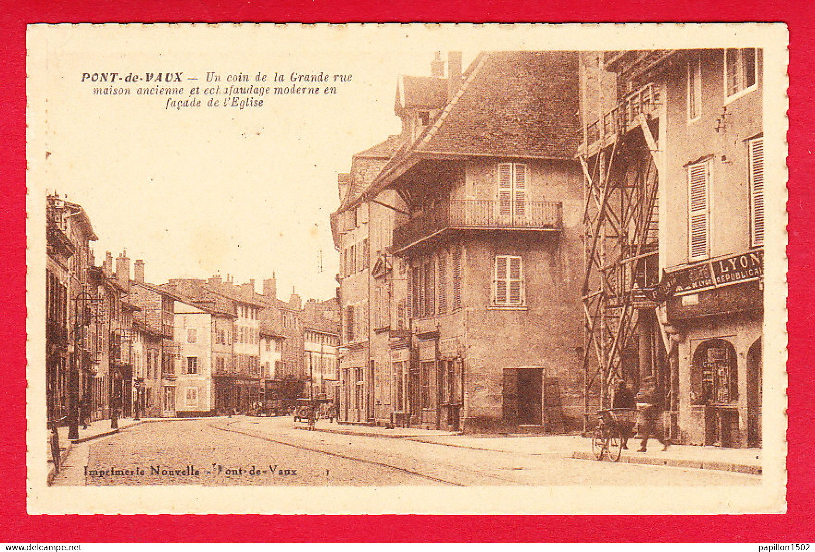 F-01-Pont De Vaux-01P95  Un Coin De La Grande Rue, Maison Ancienne Et échafaudage Moderne En Façade De L'église, Cpa BE - Pont-de-Vaux