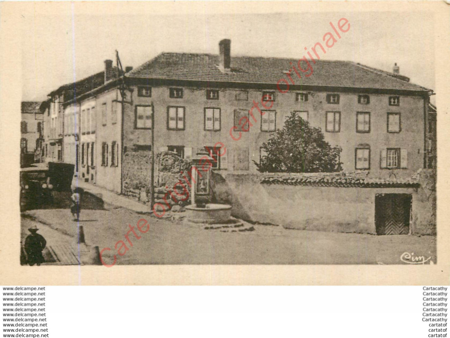 43.  LOUDES .  La Fontaine Et Le Couvent Des Religieuses De St-Joseph . - Loudes