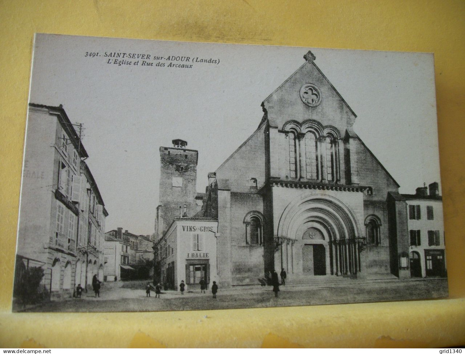 40 3071 CPA - VUE N° 2 - 40 SAINT SEVER SUR ADOUR - L'EGLISE ET RUE DES ARCEAUX - Saint Sever