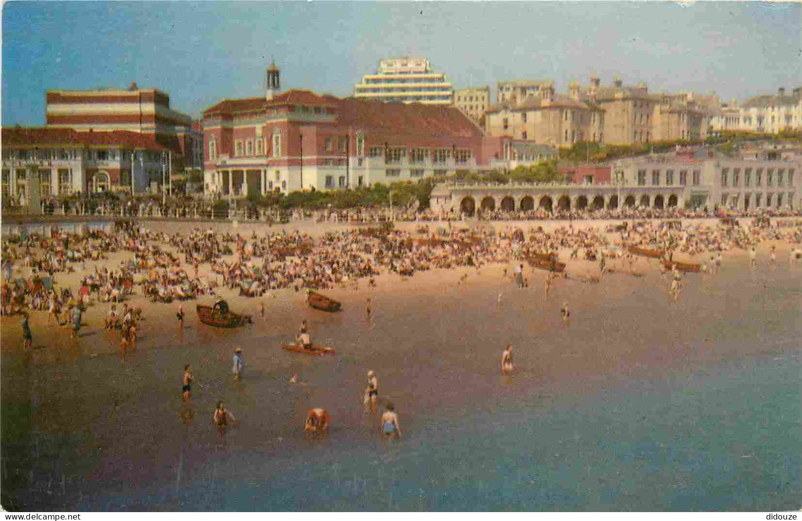 Angleterre - Bournemouth - The Beach To The East Of The Pier Showing Pavillon And The Pier Approach Baths - Scènes De Pl - Bournemouth (avant 1972)