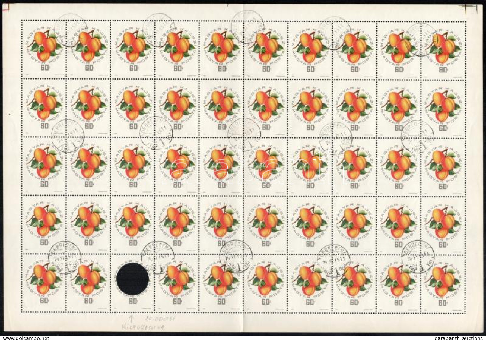 O 1964 Magyar Barackfajták 60f Hajtott Teljes ív Benne A Lemezhibás Bélyeg Lyukasztva (10.000) / Mi 2045 Folded Complete - Other & Unclassified