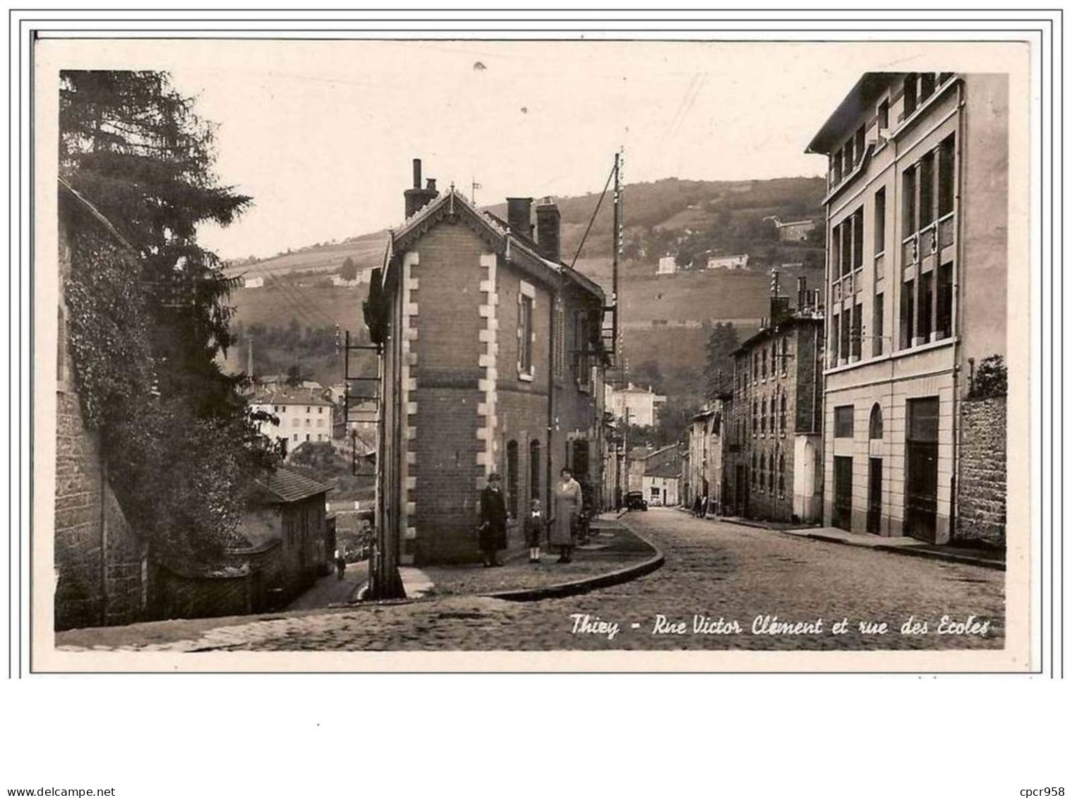 69.THIZY.RUE VICTOR CLEMENT ET RUE DES ECOLES. - Thizy