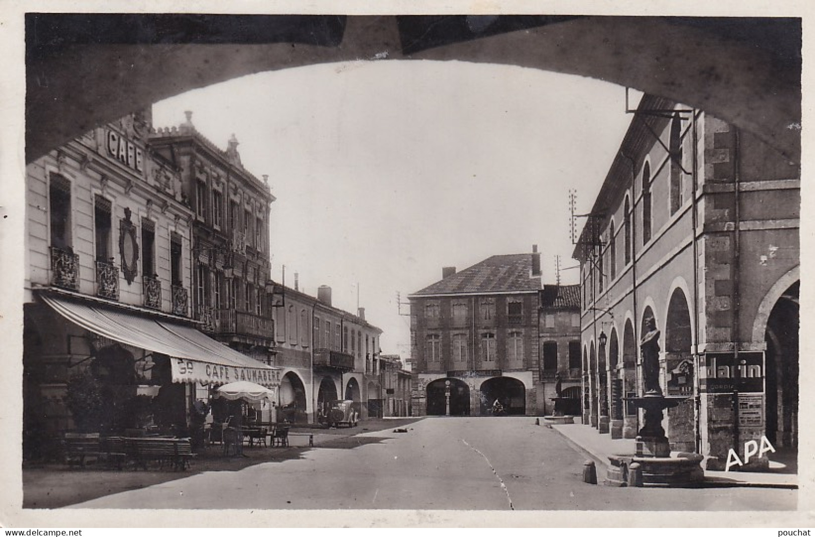 S13-32) FLEURANCE (GERS) LA HALLE ET TERRASSE DU CAFE SAUMABERE - ( 1951 - 2 SCANS ) - Fleurance