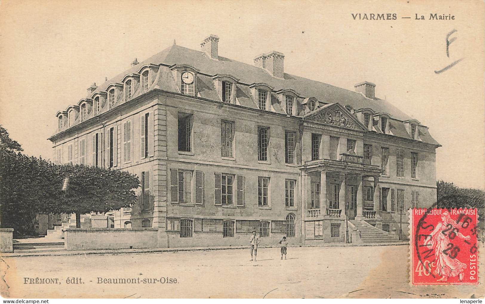 D5584 Viarmes La Mairie - Viarmes