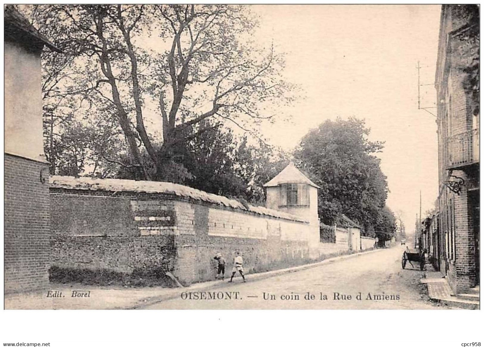 80 . N° 47063 . Oisemont . Un Coin De La Rue D Amiens - Oisemont