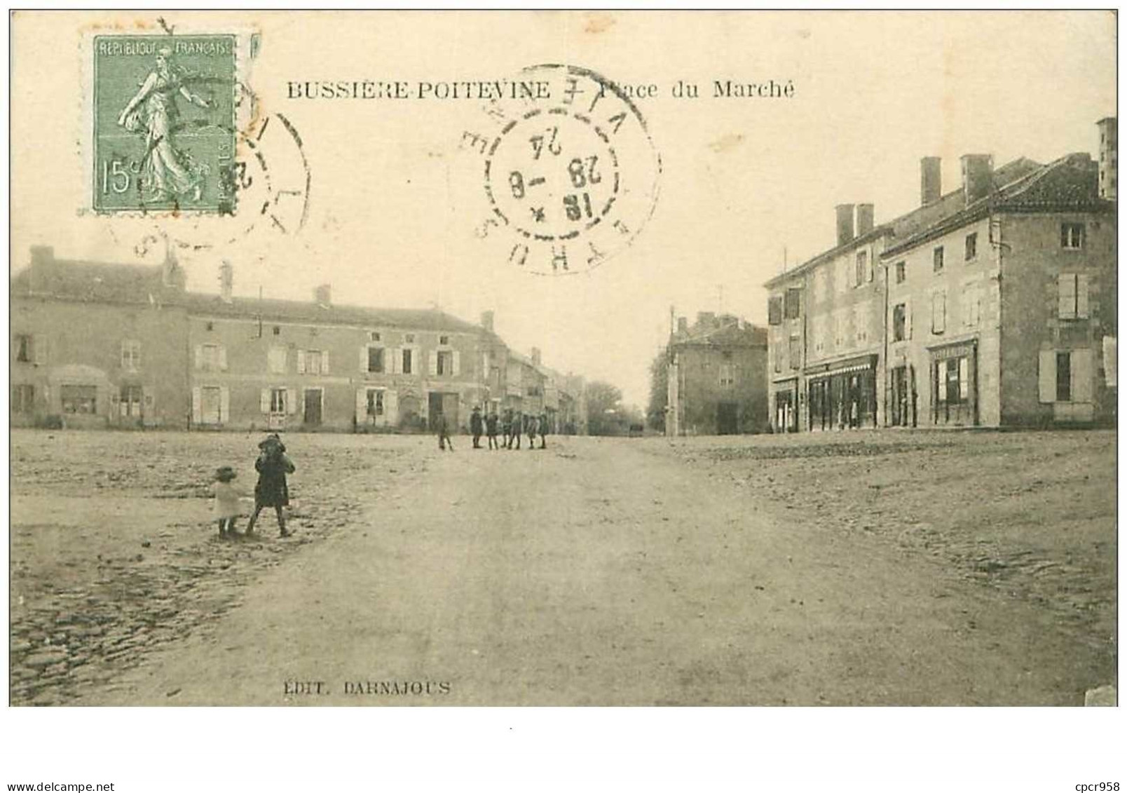 87.BUSSIERE-POITEVINE.n°28091.PLACE DU MARCHE - Bussiere Poitevine