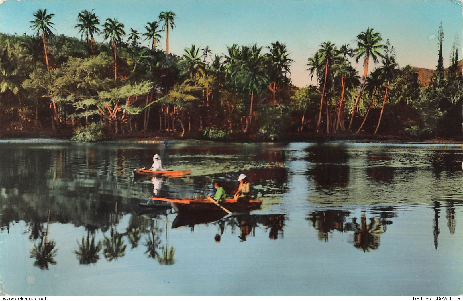 FRANCE - Nouvelle Calédonie - Hieghène - Pirogues Sur La Rivières - Vue Générale - Animé - Carte Postale Ancienne - Nouvelle Calédonie