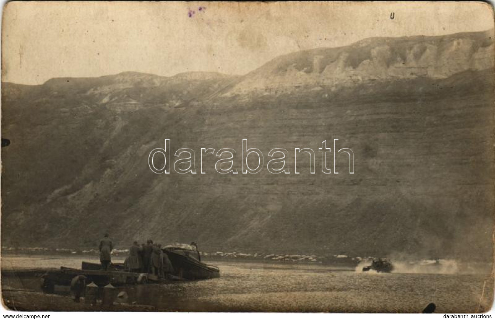 * T3 1918 Zaleszczyki (Galicia), Osztrák-magyar Katonák Két Motorcsónakot Próbálnak A Dnyeszter Folyón áttolni / WWI K.u - Ohne Zuordnung