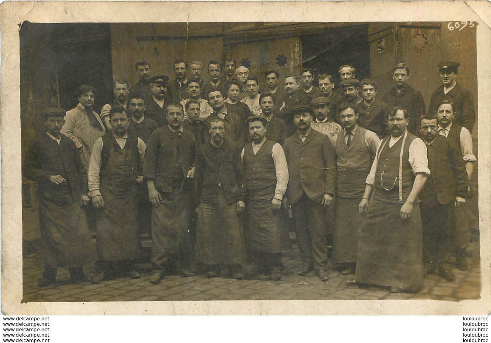 CARTE PHOTO GROUPE D'OUVRIERS - To Identify
