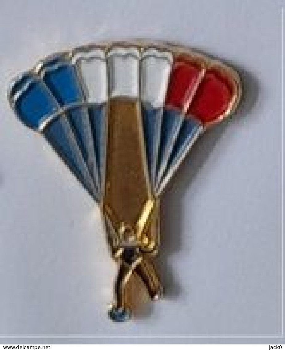 Pin's  Sport  Parachutisme, Parachute  Tricolore - Parachutisme