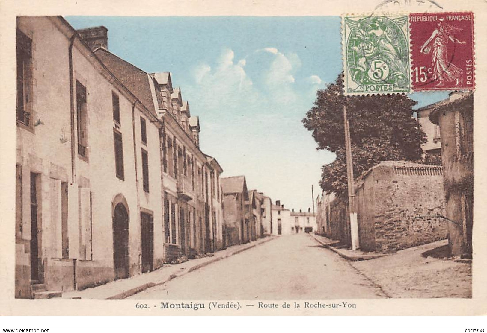 85  .n°  107868  . Montaigu . Route De La Roche Sur Yon . - Montaigu