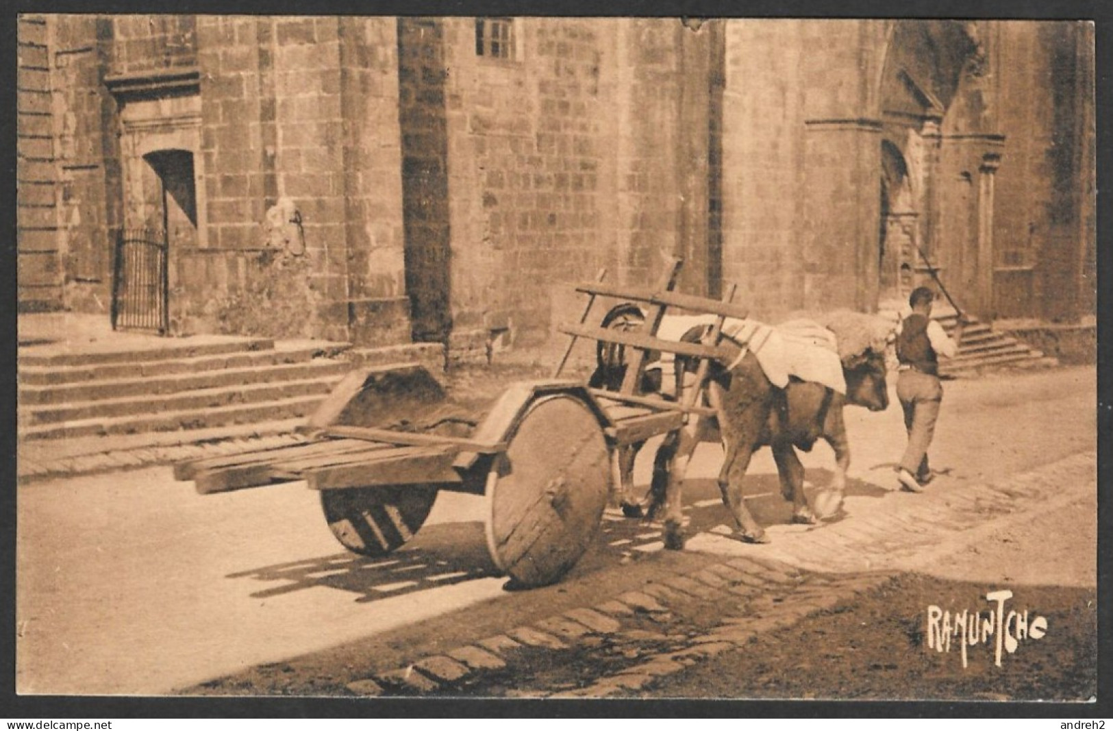 Urrugne  France (64) C.P.A. Datée 1933 Le Pays Basque, Attelage Passant Devant L'Église D'Urrugne - Par Raymond Bergevin - Urrugne