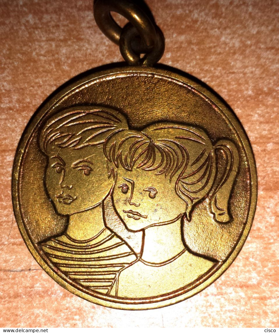 Médaille Souvenir De La Fête De La Jeunesse Laïque à Mons 1968 - Unternehmen