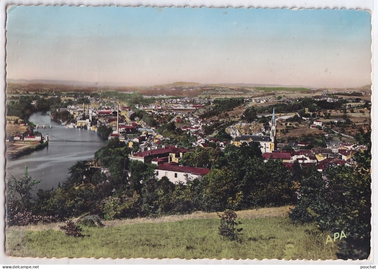 47) FUMEL - LOT ET GARONNE - VUE SUR FUMEL ET LIBOS DANS LE FOND - EN  1956 - ( 2 SCANS ) - Fumel