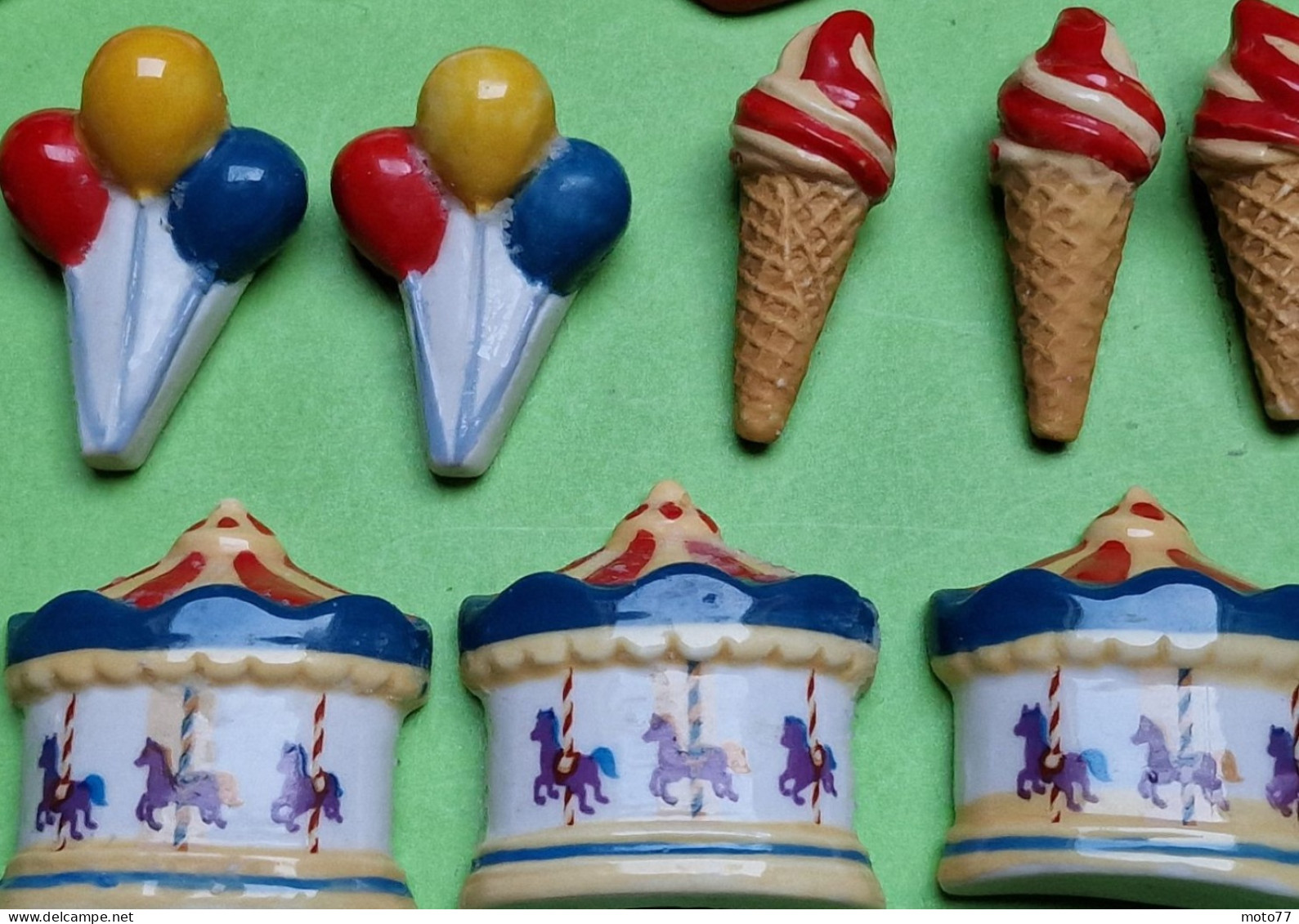 Lot 37 Fèves - Porcelaine -  Moret sur Loing; Coeur Superman Ecu Astérix Manèg Glace Pagot Tom et Jerry - vers 2010 2020