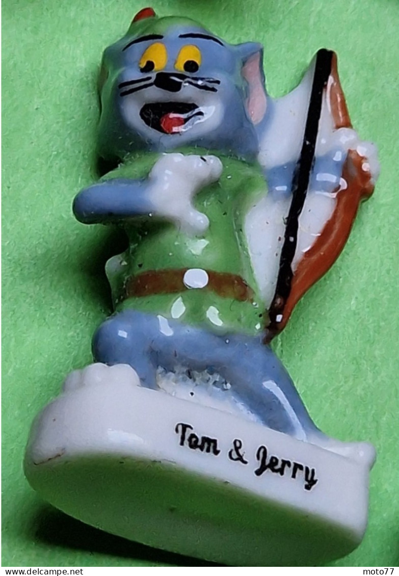 Lot 37 Fèves - Porcelaine -  Moret sur Loing; Coeur Superman Ecu Astérix Manèg Glace Pagot Tom et Jerry - vers 2010 2020