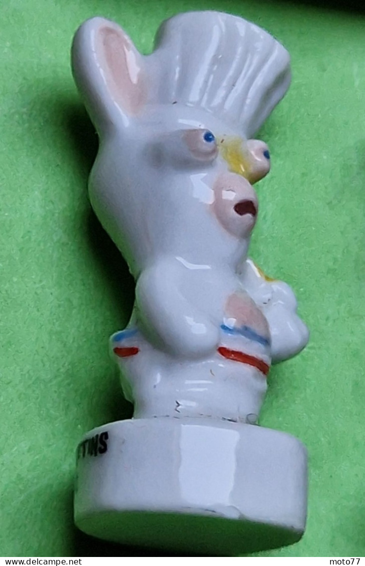 Lot 37 Fèves - Porcelaine -  Moret sur Loing; Coeur Superman Ecu Astérix Manèg Glace Pagot Tom et Jerry - vers 2010 2020