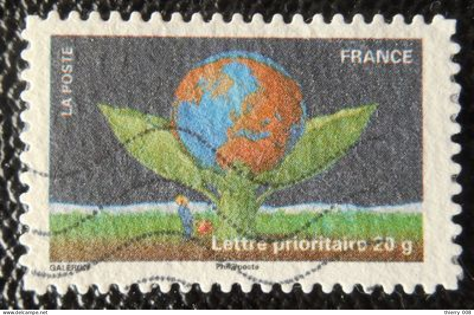 535 France 2011 Oblitéré Autoadhésif  Fête Du Timbre La Terre Homme Arrosant Une Plante Contenant La Terre - Autres & Non Classés