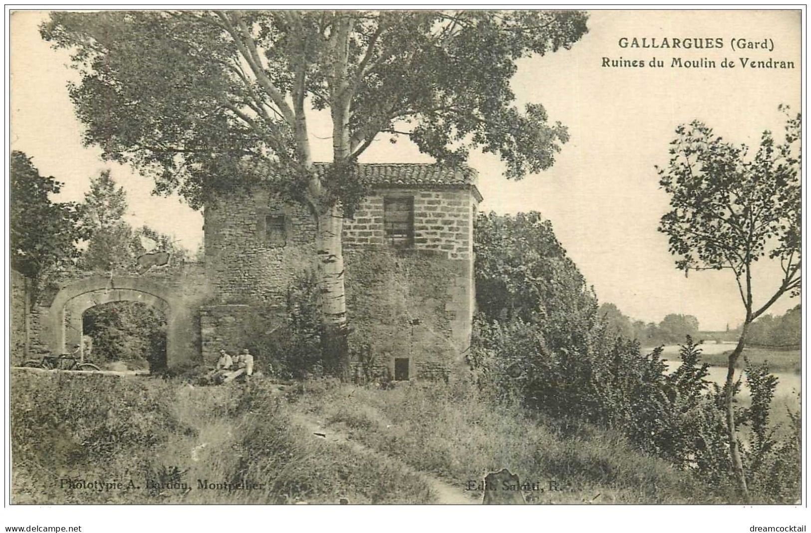 30 GUALLARGUES. Moulin De Vendran 1914 Personnages Assis - Gallargues-le-Montueux