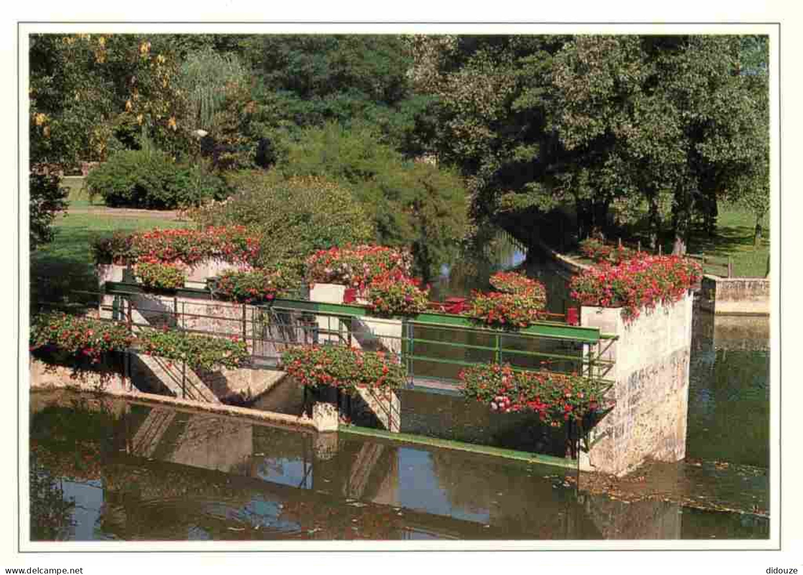 01 - Chatillon Sur Chalaronne - Pont Fleuri Sur La Chalaronne - Village Fleuri - CPM - Carte Neuve - Voir Scans Recto-Ve - Châtillon-sur-Chalaronne