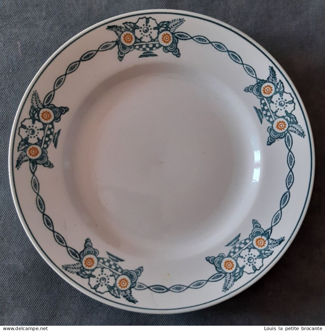 6 assiettes plates des Grands établissements céramiques de ST AMAND, modèle 6525 série 32.