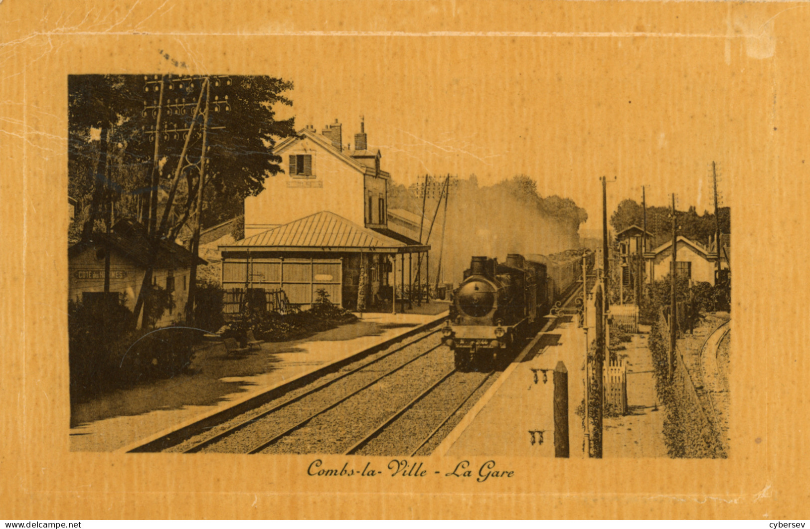 COMBS-la-VILLE - La Gare Et Le Train - Combs La Ville