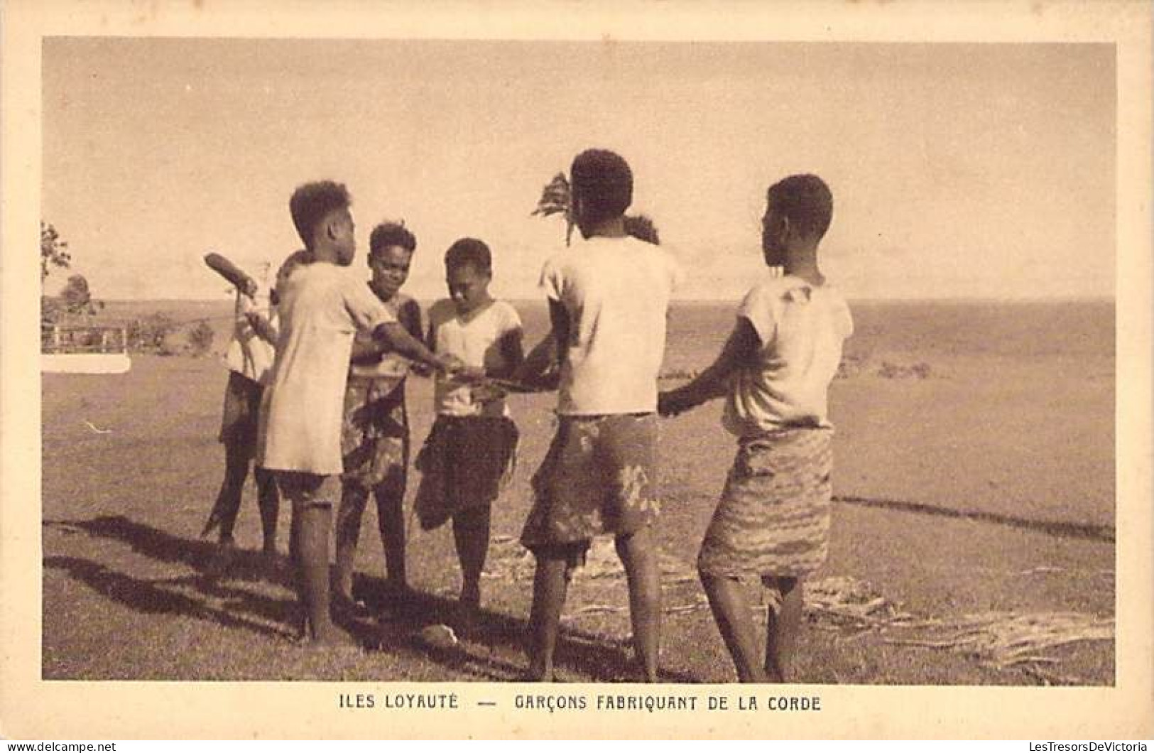 Nouvelle Calédonie - Iles Loyauté - Garçons Fabriquant De La Corde - Enfant - Carte Postale Ancienne - Nieuw-Caledonië