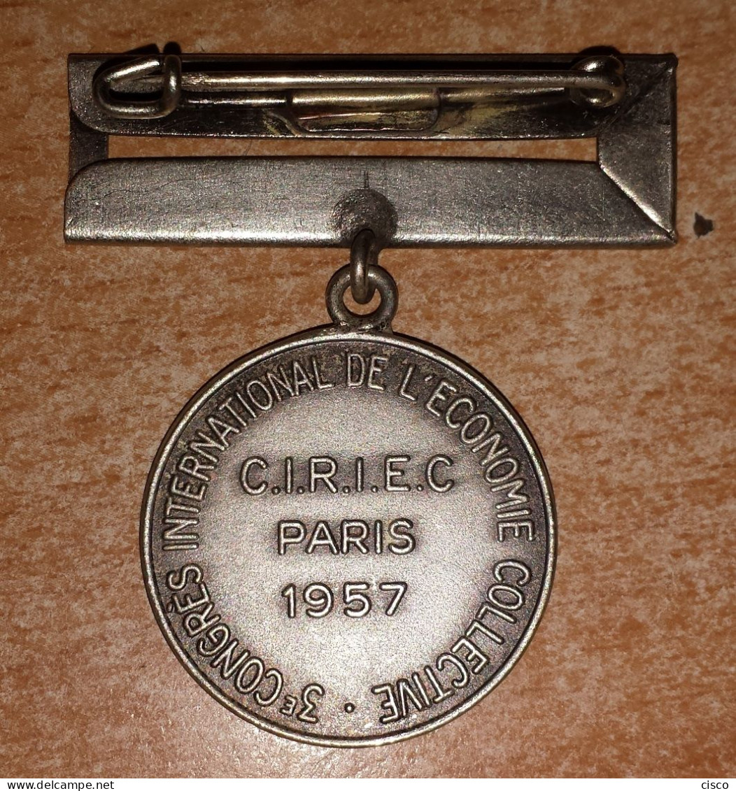 Médaille Souvenir Du Congrès International De L'Economie Collective C.I.R.I.E.C. Paris 1957 - Otros & Sin Clasificación