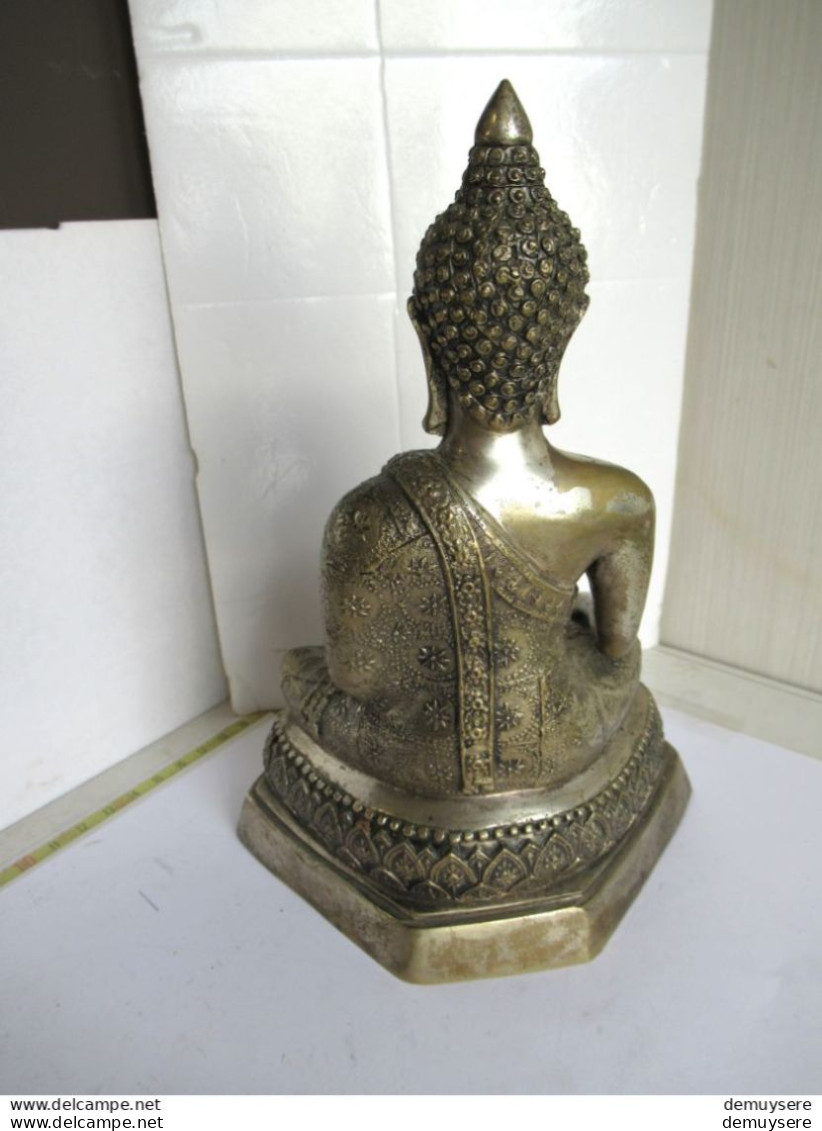 0404 16  -kas 50-25-  - BOUDDHA EN MÉTAL - METALEN BOEDDHA - 15.50 X 22 CM - 953 GRAM - Metallo