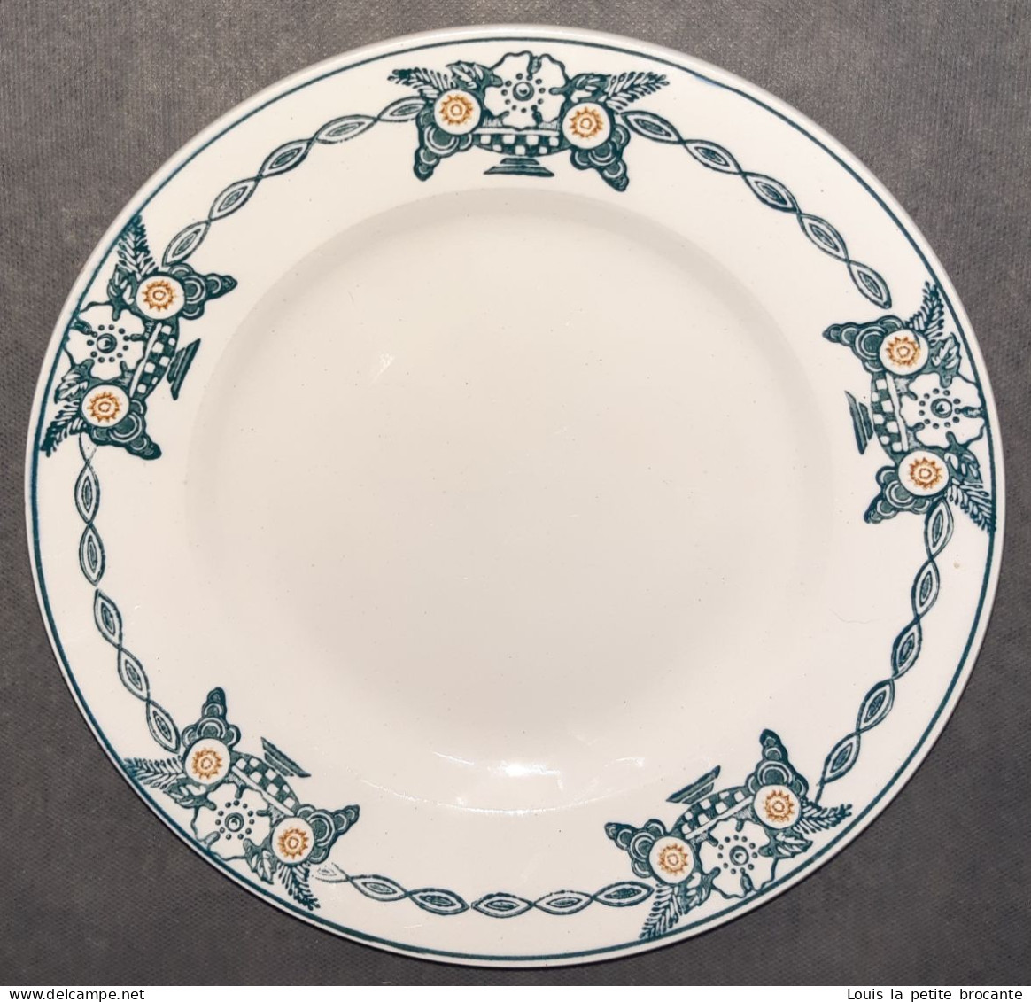 1 Assiette Plate Des Grands établissements Céramiques De ST AMAND, Modèle 6525,  Sans Numéro De Série (rare), - Plates