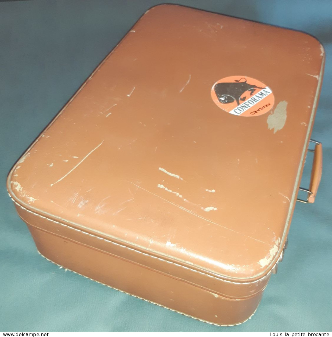 Valise Vintage Année 50, En Carton Rigide, Poignée En Métal, Les Fermetures Fonctionnent Mais Pas De Clé - Autres & Non Classés