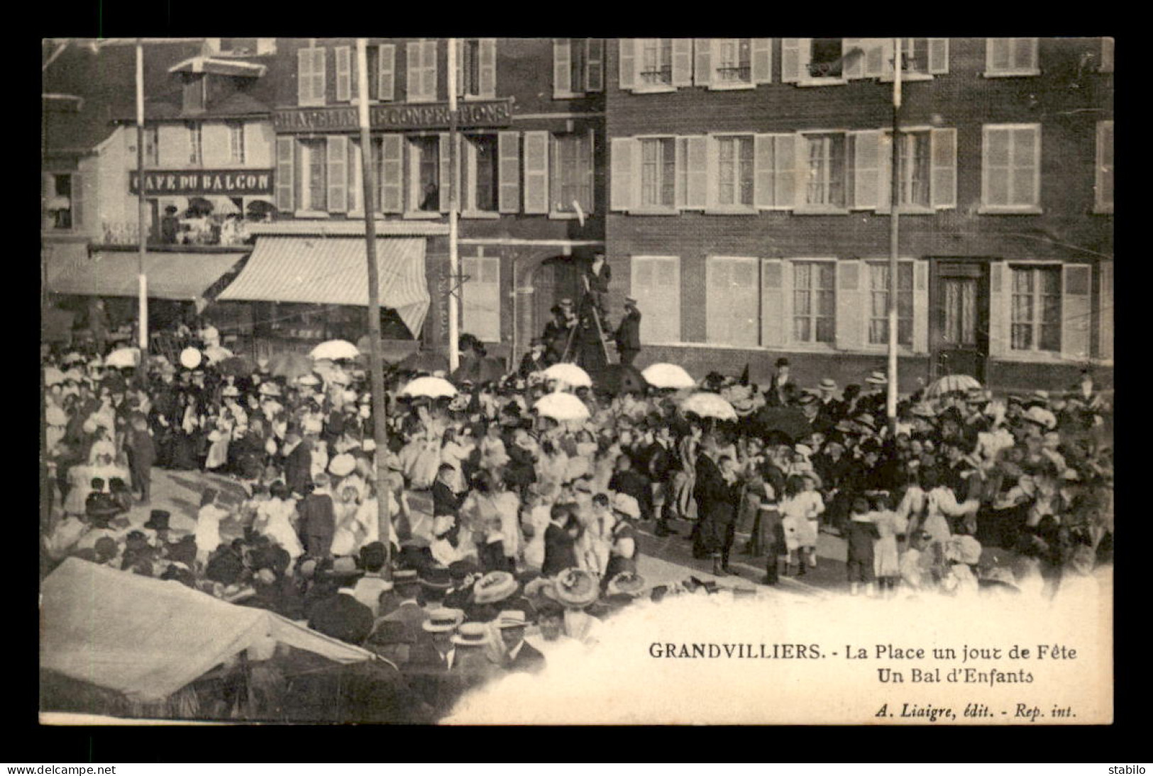 60 - GRANDVILLIERS - LA PLACE UN JOUR DE FETE - UN BAL D'ENFANTS - Grandvilliers