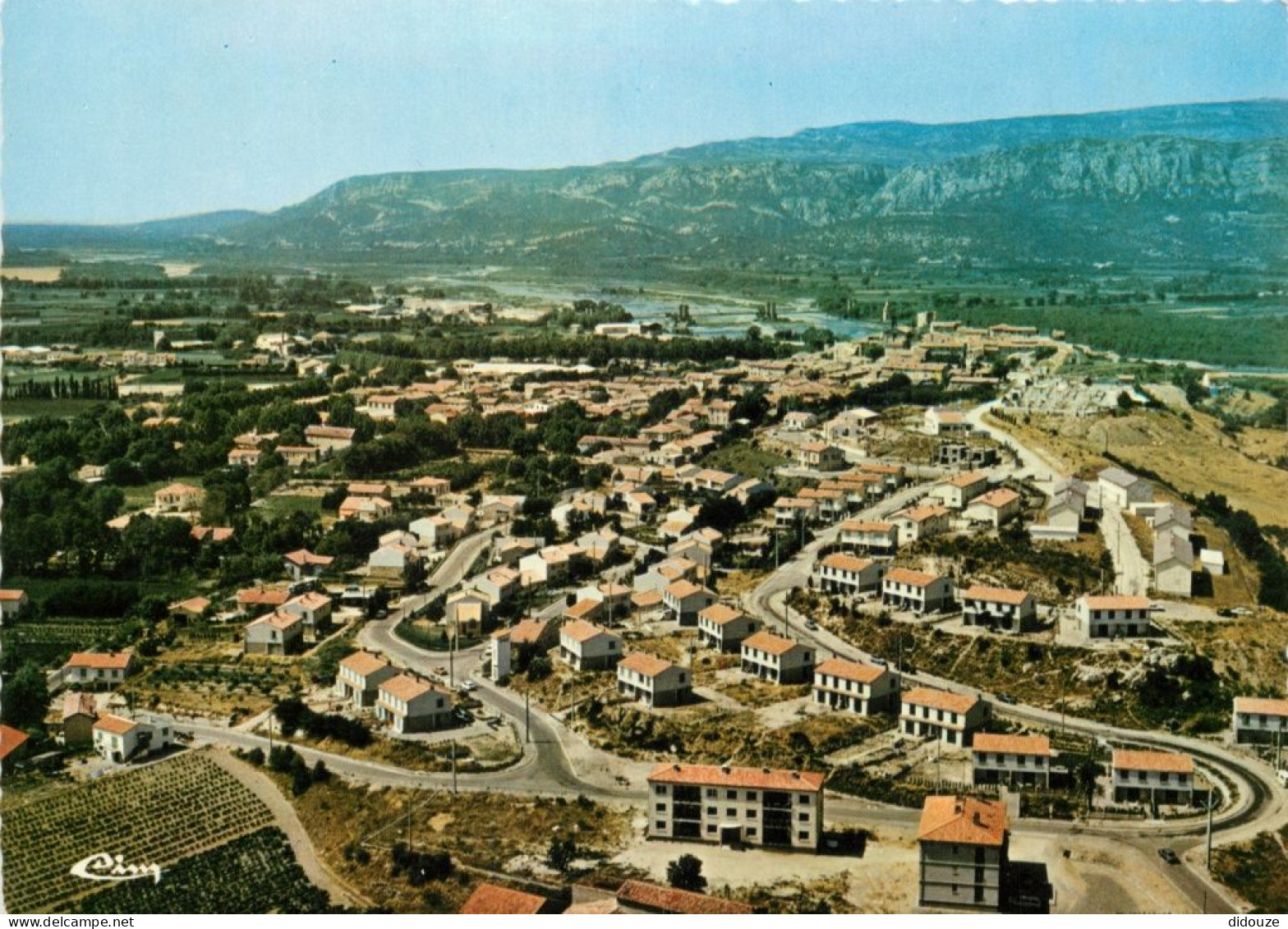 13 - Mallemort En Provence - Vue Générale Aérienne - Carte Dentelée - CPSM Grand Format - Voir Scans Recto-Verso - Mallemort