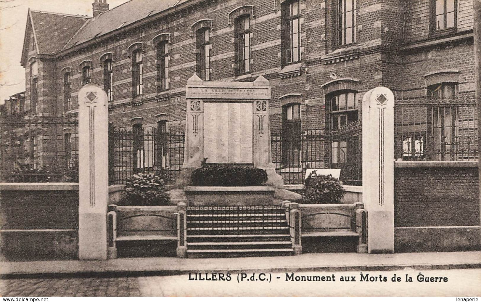 D6695 Lillers Monument Aux Morts - Lillers