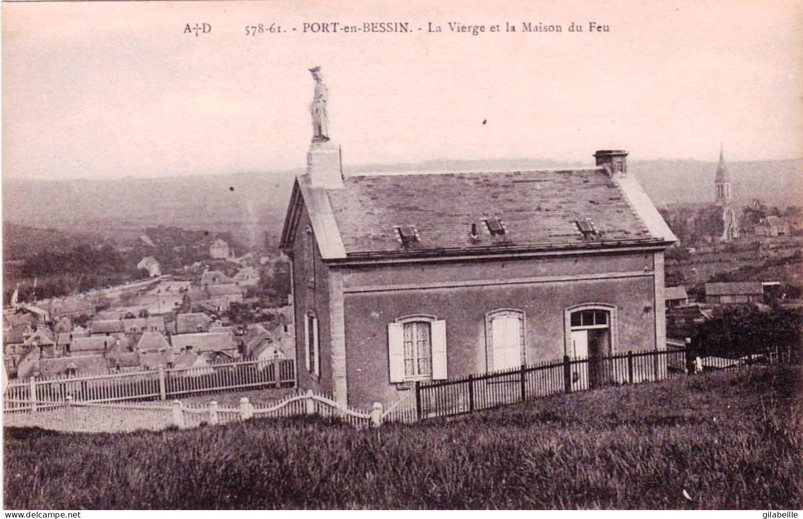 14 - Calvados -  PORT  En BESSIN -  La Vierge Et La Maison Du Feu - Port-en-Bessin-Huppain