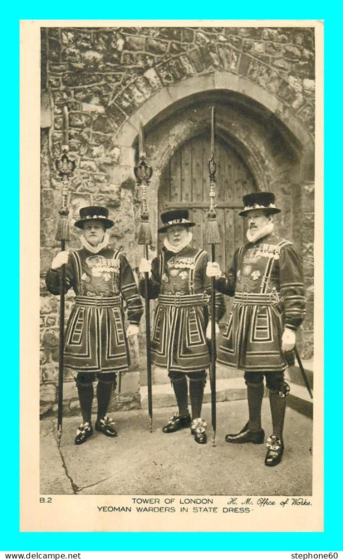 A702 / 339 TOWER OF LONDON Yeoman Warders In State Dress - Tower Of London