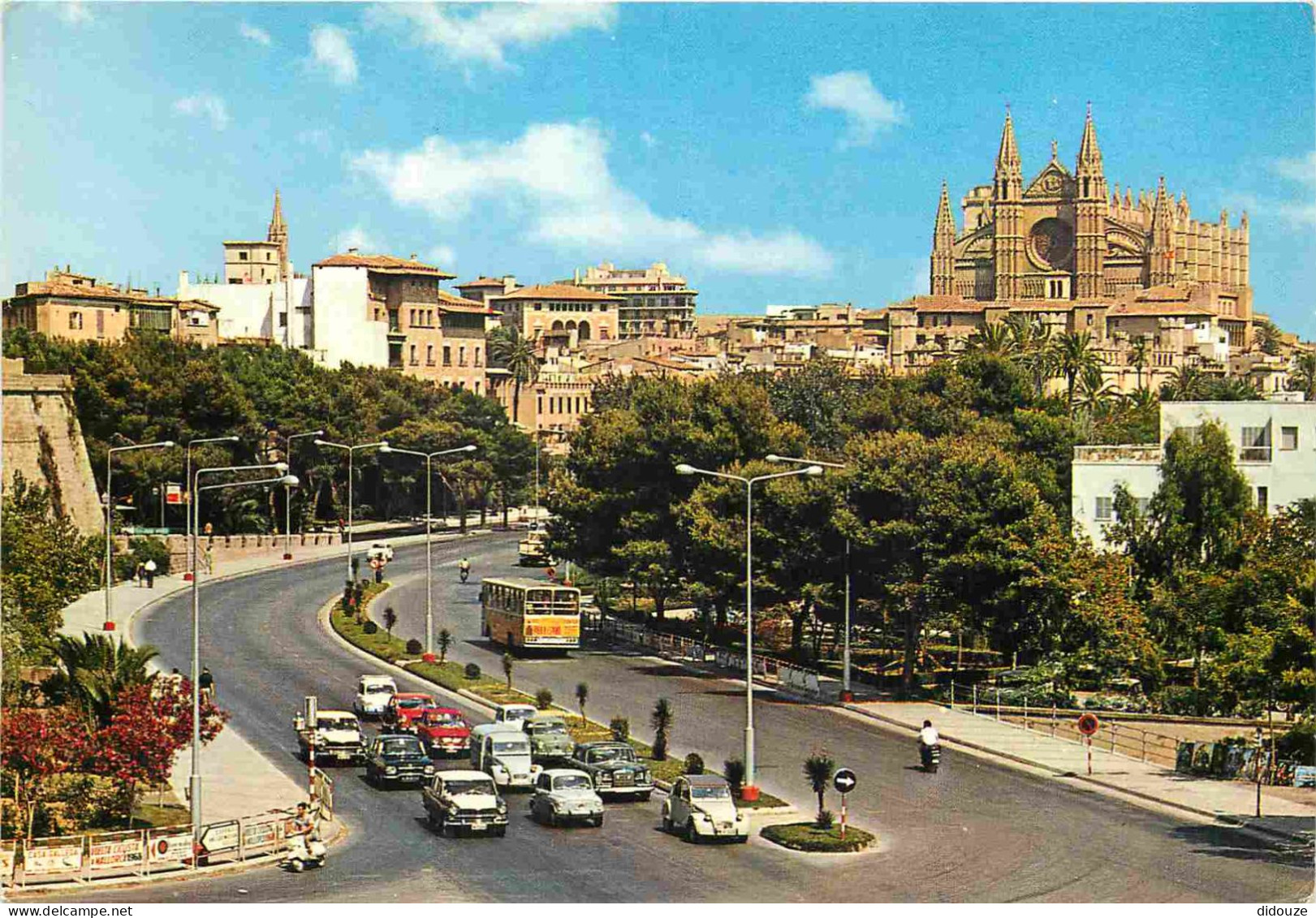 Espagne - Espana - Islas Baleares - Palma De Mallorca - Vista De La Catedral - Vue De La Cathédrale - Automobiles - CPM  - Palma De Mallorca