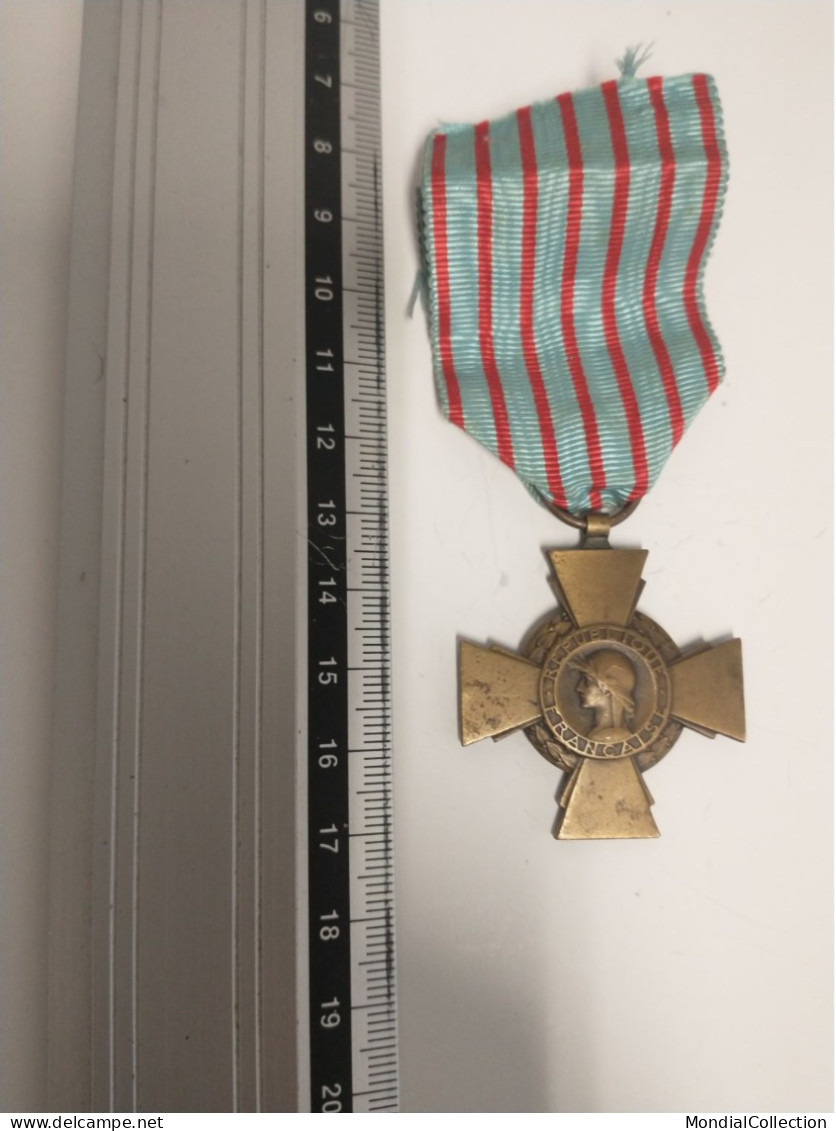 MEDAILLE CROIX DU COMBATTANT REPUBLIQUE FRANCAISE POINCON BR - Andere & Zonder Classificatie