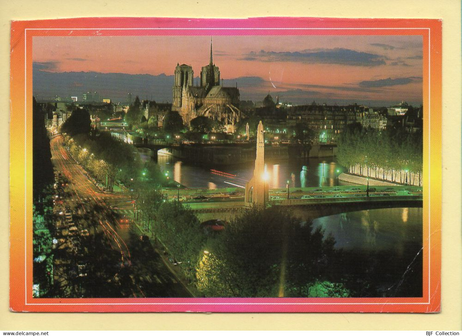 PARIS La Nuit : Vue Générale Sur L'ile De La Cité / Cathédrale Notre-Dame (2 Scans) - Paris Bei Nacht